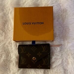 Louis Vuitton Victorine Wallet, EXCELLENT condition.